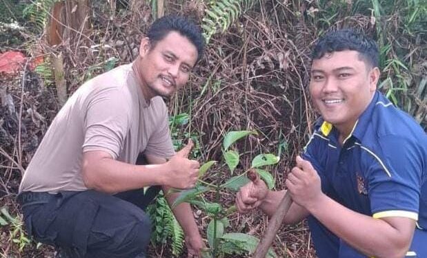 Polisi Teluk Meranti Pelalawan Tanam Pohon Buah