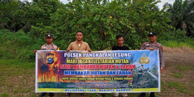 Sosialisasi Maklumat Kapolda Riau Soal Karlahut di Pangkalan Lesung