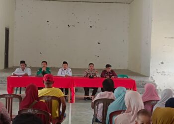 BLT Dana Desa Disalurkan kepada 29 Warga Bukit Lembah Subur, Polsek Kerumutan Lakukan Pengawasan