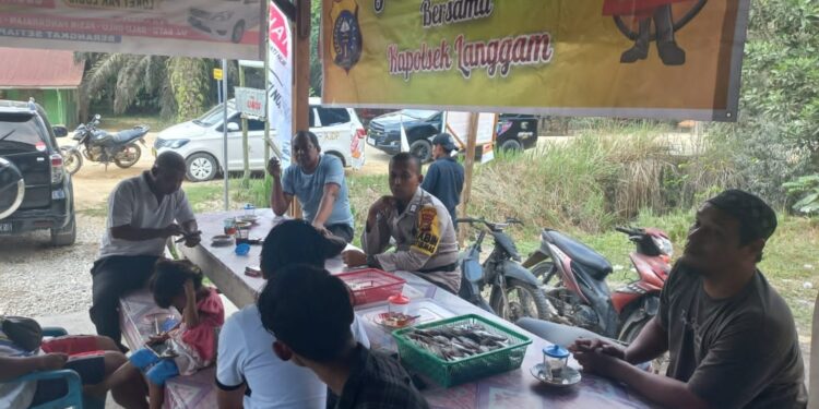 Polsek Langgam Gelar Jumat Curhat, Warga Keluhkan Pendatang Baru hingga Maraknya Judi Online