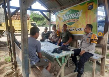 Polsek Ukui Gelar Jum’at Curhat, Himbau Masyarakat Cegah Karhutla dan Remaja Nongkrong Larut Malam