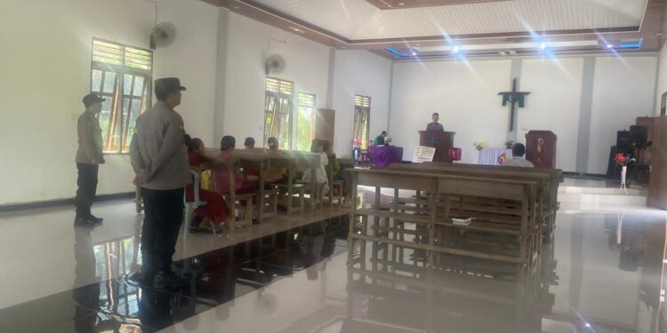 Polsek Pangkalan Lesung Gelar Ibadah Minggu Kasih, Polisi Dengarkan Aspirasi Jemaat