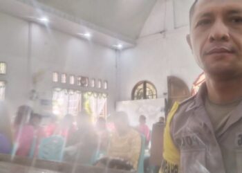 Polisi Gelar Ibadah Minggu Kasih di HKI Desa Tambak, Polisi Sampaikan Pesan Kamtibmas