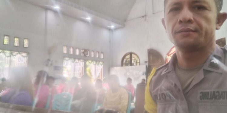 Polisi Gelar Ibadah Minggu Kasih di HKI Desa Tambak, Polisi Sampaikan Pesan Kamtibmas