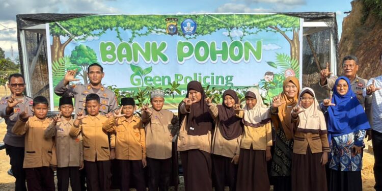 Kapolsek Pangkalan Kerinci Inisiasi Bank Pohon di Yayasan As-Salikin