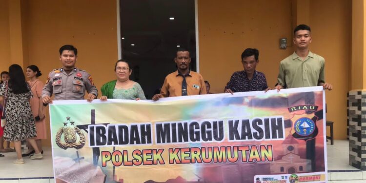 Polsek Kerumutan Gelar Minggu Kasih, Jemaat Gereja Katolik St. Thomas Ikut Serta