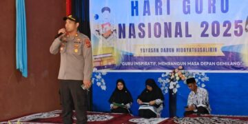 Kapolsek Pangkalan Kerinci Hadiri Peringatan Hari Guru Nasional di SD IT Assalikin