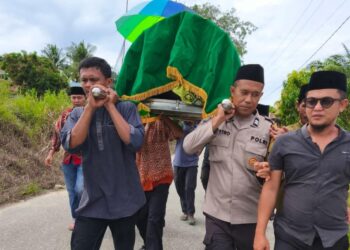 Bhabinkamtibmas Penarikan Laksanakan DDS dan Melayat Tokoh Masyarakat Desa Penarikan