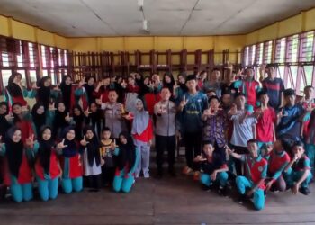 Plh. Kapolsek Teluk Meranti Sosialisasikan SMA KTB dan Program Kapolda Riau ke Siswa SMPN 1