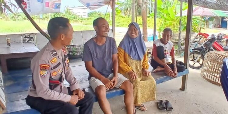 Bhabinkamtibmas Teluk Meranti Gencarkan Cooling System, Ajak Warga Jaga Kamtibmas