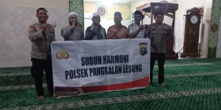 Polsek Pangkalan Lesung Sampaikan Himbauan Kamtibmas Saat Subuh Harmoni
