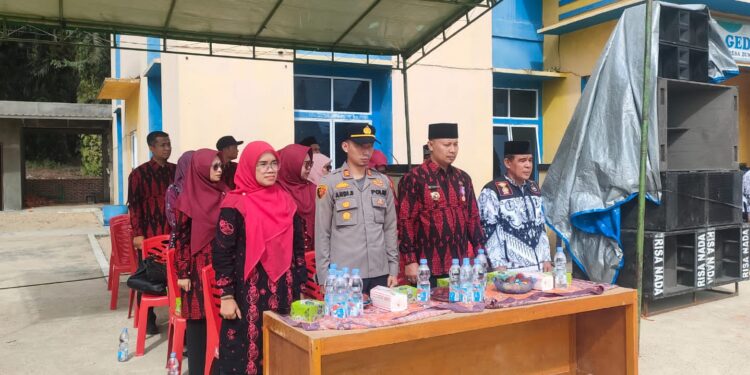 Upacara Hari Guru Nasional dan HUT PGRI Digelar di Kecamatan Ukui