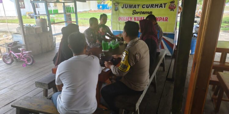 Polsek Kuala Kampar Bahas Karhutla hingga Penipuan Online dalam Jumat Curhat