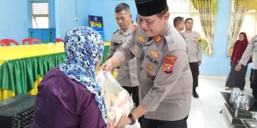 Berkah Jumat, Polsek Kampar Salurkan Bantuan di Desa Ranah”
