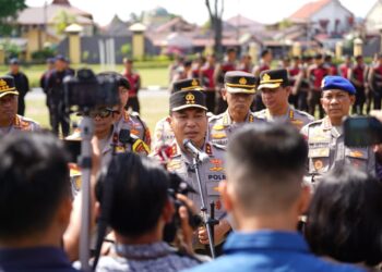 Polda Riau Kirim Ratusan Personel BKO ke Sumatera Barat, Kapolda: Kemanusiaan Melampaui Batas Yuridiksi