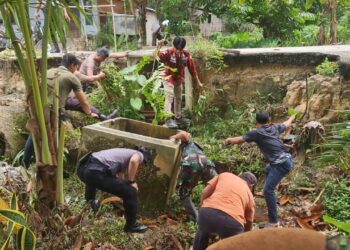 Polsek Pangkalan Kuras Gelar Kurvei Gabungan, Bersihkan Aliran Air untuk Cegah Bencana