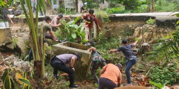 Polsek Pangkalan Kuras Gelar Kurvei Gabungan, Bersihkan Aliran Air untuk Cegah Bencana