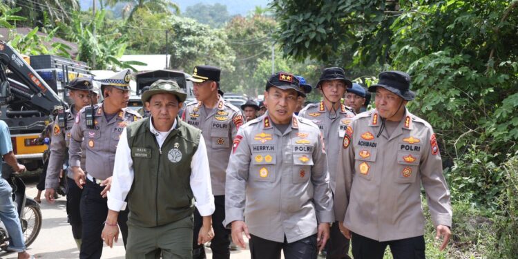 Menteri Kehutanan dan Kapolda Riau Terjun Langsung ke Lokasi Bencana di Agam, Percepatan Evakuasi dan Bantuan Terus Dikerahkan