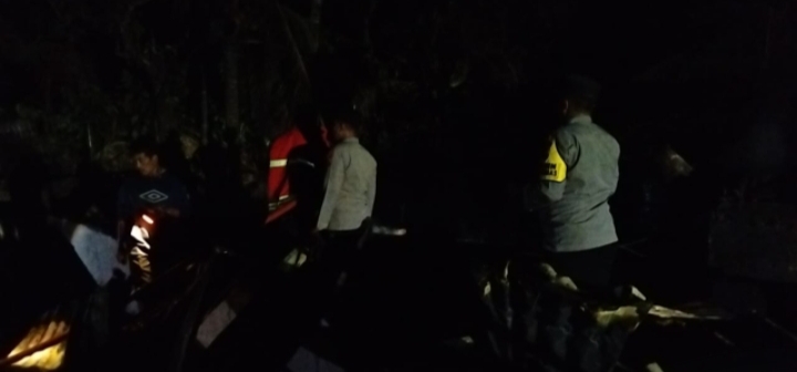 POLSEK LINGE DAN KORAMIL 05/LINGE TINDAK LANJUTI KEBAKARAN EMPAT UNIT RUMAH DI KAMPUNG DELUNG SEKINEL