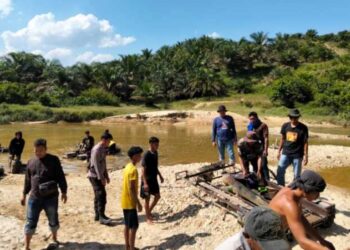 “Polsek Kampar Kiri Gempur PETI di Sungai Setingkai 7 Rakit Hisap Disita Kapolsek: ‘Kami Tindak Tegas Pelaku Perusak Lingkungan
