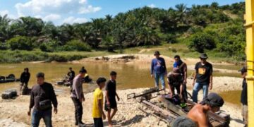 “Polsek Kampar Kiri Gempur PETI di Sungai Setingkai 7 Rakit Hisap Disita Kapolsek: ‘Kami Tindak Tegas Pelaku Perusak Lingkungan