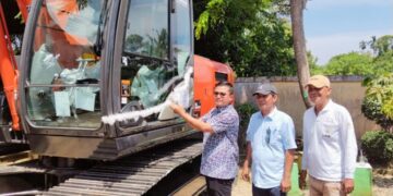 Wali Kota Langsa Peusijuk Excavator dan Bentor di DLH