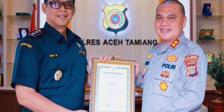 Sinergitas Penindakan, Kapolres Aceh Tamiang Raih Penghargaan dari Kanwil Bea Cukai Aceh