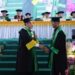 Keterbatasan Ekonomi Tak Surutkan Rizal Efendi Raih Lulusan Terbaik, Rektor IAIN Langsa Serahkan Bantuan Tunai