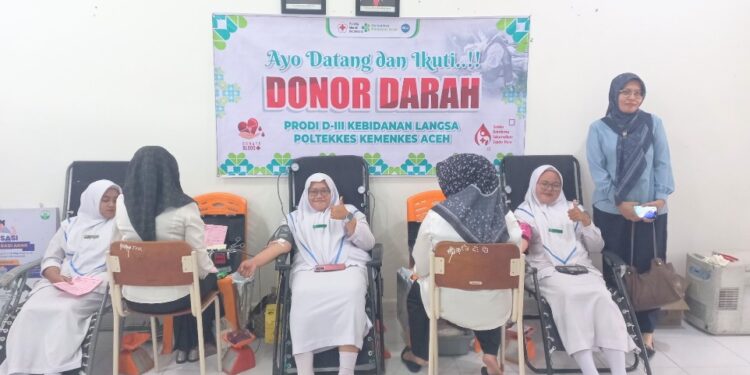 Upacara dan Donor Darah Warnai Peringatan HKN ke-61 di Prodi Kebidanan Poltekkes Kemenkes Aceh Kampus Langsa
