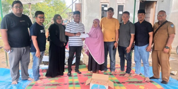 IMI Langsa Kunjungi Rumah Keluarga Almarhum Syafaruddin Zebua dan Berikan Santunan