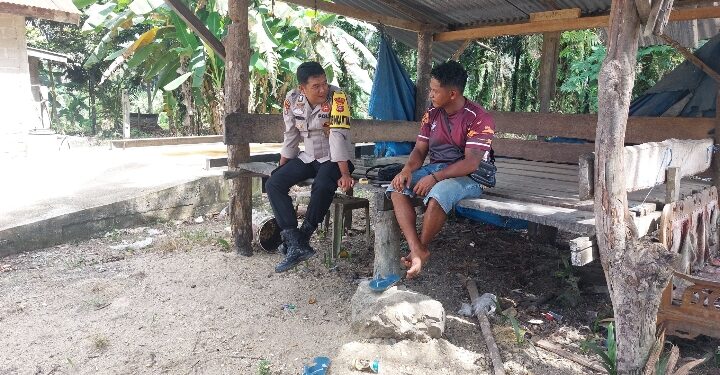 Bhabinkamtibmas Polsek Pangkalan Lesung Sambangi Warga, Edukasi Antisipasi Karhutla dan Hoaks