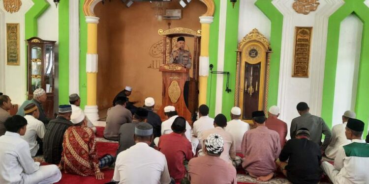 Safari Jumat Di Masjid Nurul Quddus, Kapolsek Tamalate Sampaikan Pesan Kamtibmas