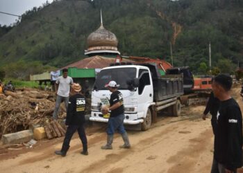 Relawan Asar Humanity KsatriaGayo Gotong Royong Di Mesjid Ridwan Rawe