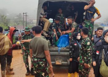 Perduli Bencana, Relawan “Patner Berbagi” Berikan 1000 Nasi Kepada Warga Camp Permata