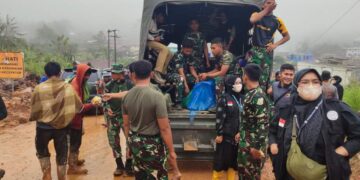 Perduli Bencana, Relawan “Patner Berbagi” Berikan 1000 Nasi Kepada Warga Camp Permata