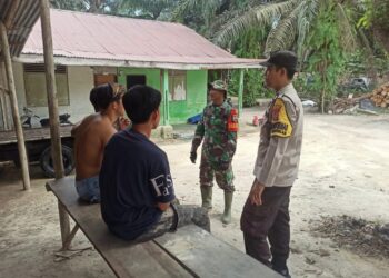 Polisi dan TNI Perkuat Sinergi Lewat Silaturahmi di Segati Pelalawan