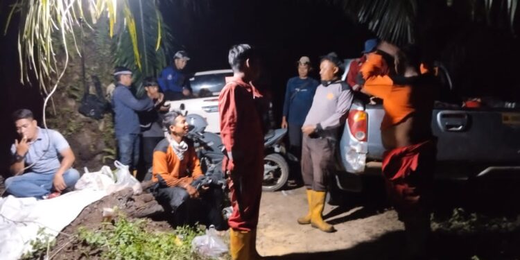 Polsek Kerumutan Bersama Tim Gabungan Patroli Karhutla Hingga Malam Hari