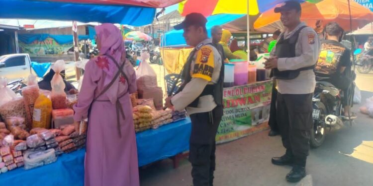 Personel Polsek Ukui Sisir Pasar Baru, Warga Diimbau Waspada Aksi Kriminal