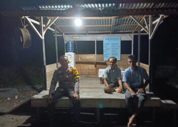 Polsek Kerumutan Cek Pos Kamling untuk Tingkatkan Harkamtibmas di Desa Banjar Panjang