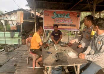 Polsek Pangkalan Kerinci Gelar Jumat Curhat, Warga Keluhkan Jalan Berdebu di Koridor PT RAPP