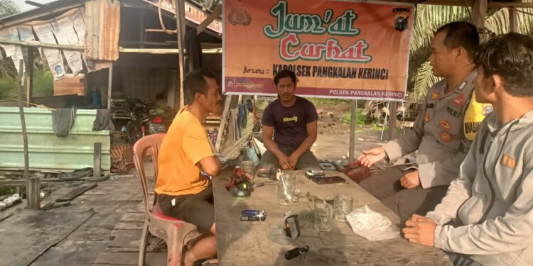 Polsek Pangkalan Kerinci Gelar Jumat Curhat, Warga Keluhkan Jalan Berdebu di Koridor PT RAPP