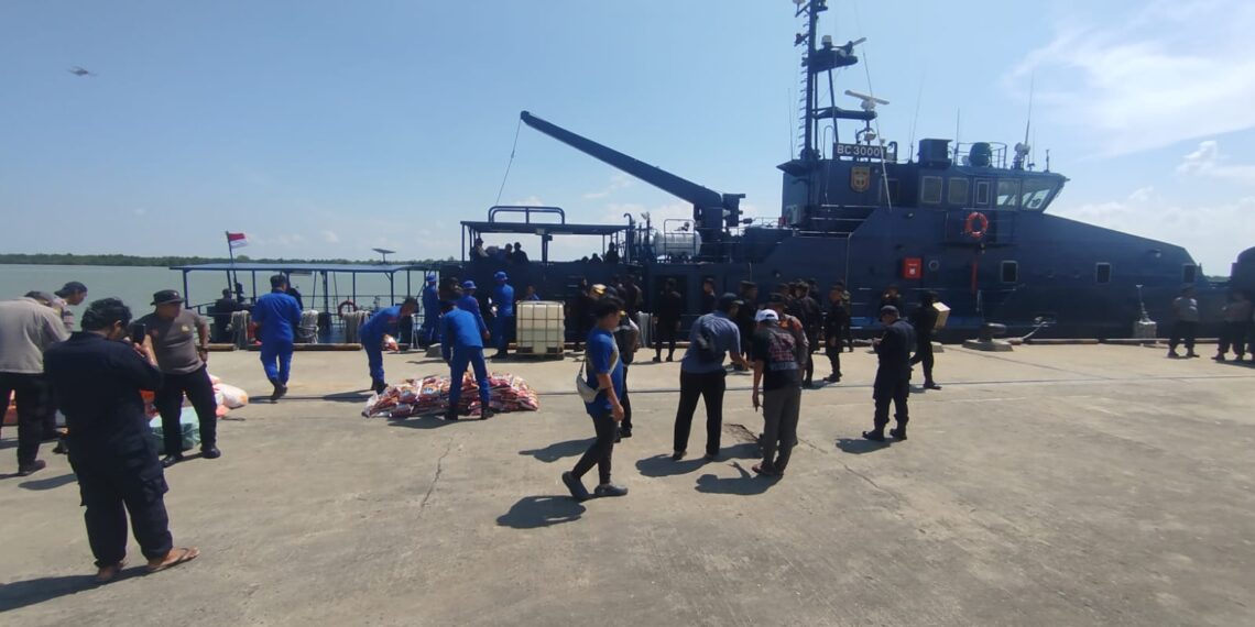 Bea Cukai Aceh dan Polri Bersinergi Salurkan Bantuan Banjir ke Langsa Lewat Operasi Laut Terpadu