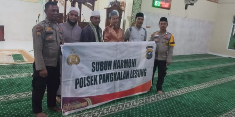 Lewat Subuh Harmoni, Polsek Pangkalan Lesung Sampaikan Himbauan Kamtibmas ke Warga