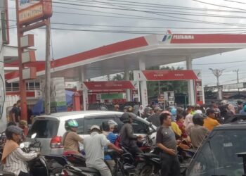 Masyarakat Subulussalam Antri Berhari Hari Berjuang Menghadapi Kelangkaan BBM