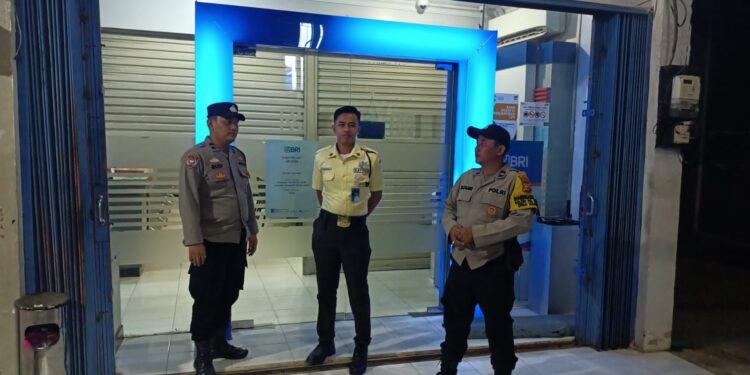 Patroli Malam Polsek Pangkalan Kerinci Tingkatkan Kewaspadaan C3