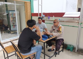 Bhabinkamtibmas Pangkalan Lesung Sambangi Warga, Ingatkan Jangan Buka Lahan Pakai Api