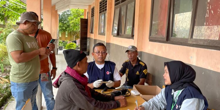 Memastikan Kondisi Pengungsi, PMI Bener Meriah Lakukan Layanan Kesehatan Keliling