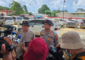 Kapolres Aceh Tamiang Cek Mobil Terdampak Banjir, Bantah Isu Mayat Di Dalam Kendaraan