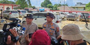 Kapolres Aceh Tamiang Cek Mobil Terdampak Banjir, Bantah Isu Mayat Di Dalam Kendaraan