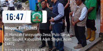 Mantan Pj Bupati Aceh Singkil Marthunis Salurkan Bantuan Untuk Korban Banjir